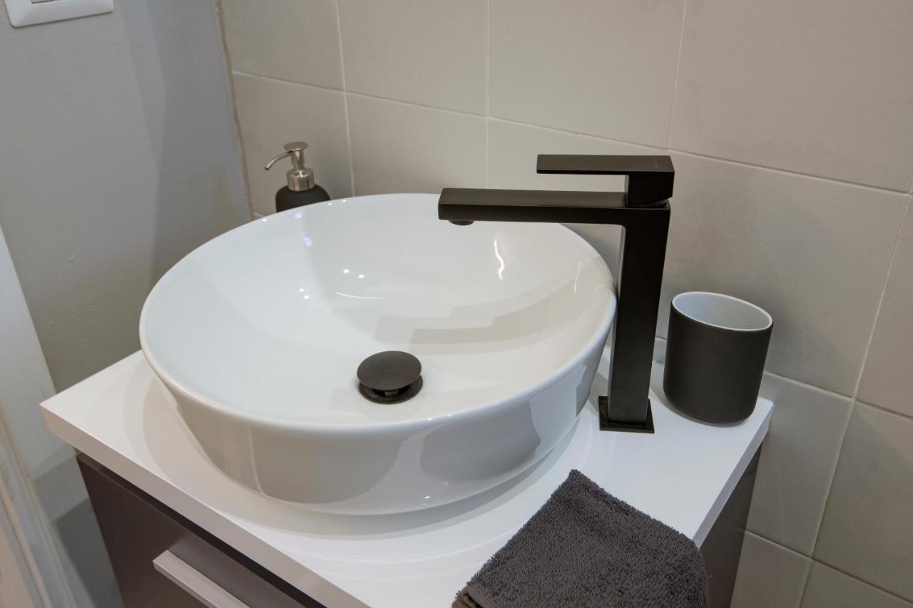 Super Modern And Design Apartment, A Due Passi Dai Navigli Milão Exterior foto